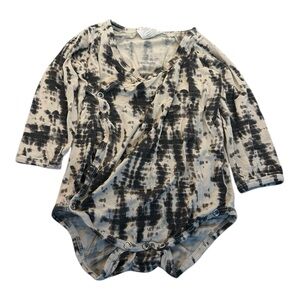 The Woods by Kate Quinn Long Sleeve Bamboo Onesie‎ Size 12-18 Months